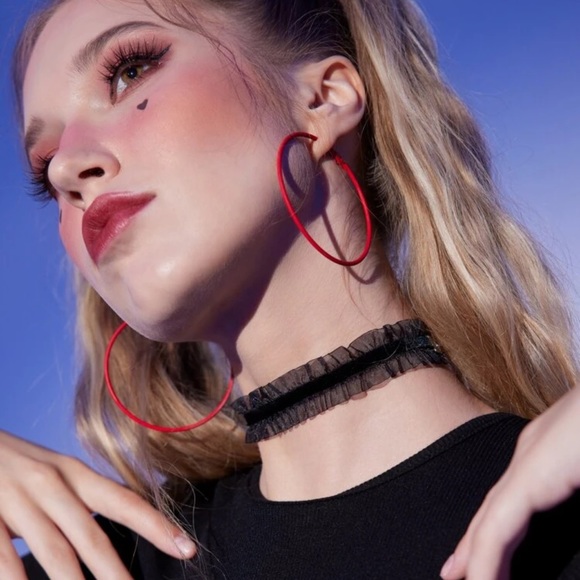 ๐ Lovely ruffle mesh hem lace delicate choker! ๐ - Picture 6 of 8